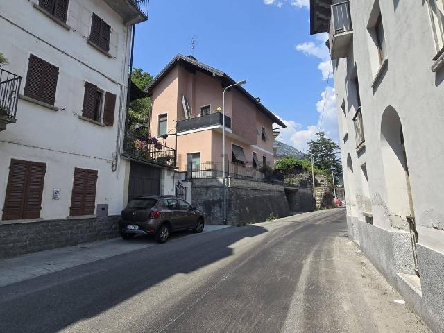 Case e ville in vendita di 205 m² in Via Valle Antigorio, 21