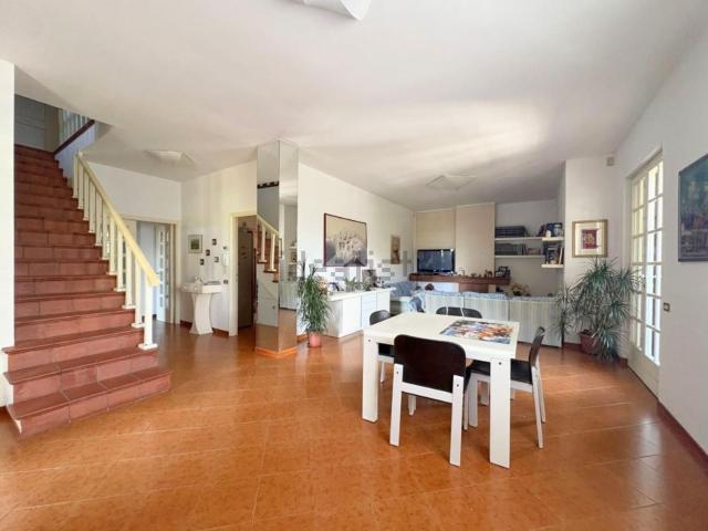 Case e ville in vendita di 400 m² in Contrada Cerrano, 3