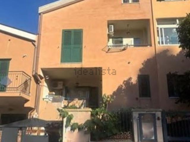 Case e ville in vendita di 206 m² in Via dei Garofani, 29