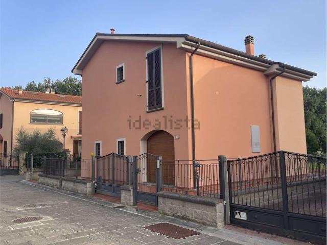 Case e ville in vendita di 206 m² in Via della Casina