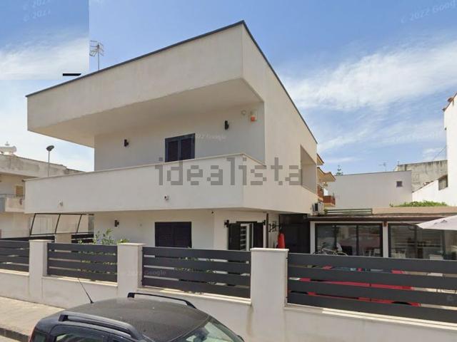 Case e ville in vendita di 206 m² in Via Padule angolo Via Manzoni