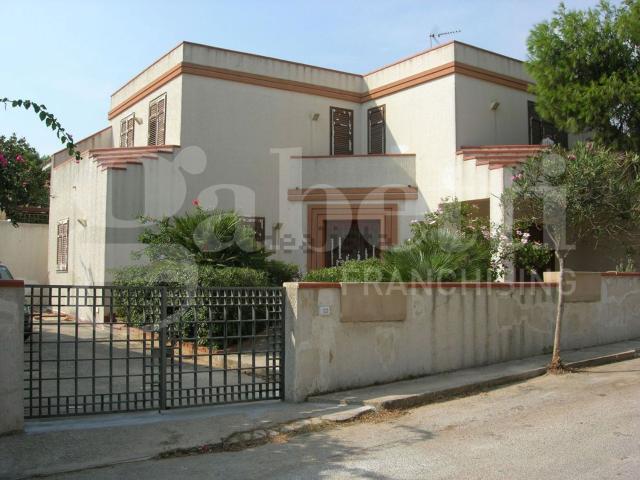 Case e ville in vendita di 206 m² in Via Pignatelli