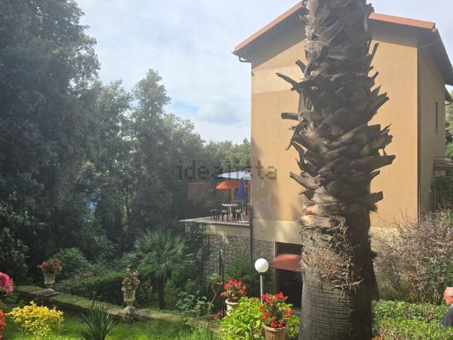 Case e ville in vendita di 206 m² in Via Vallemare