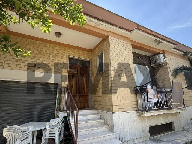 Case e ville in vendita di 206 m² in Viale Leone XIII, 120