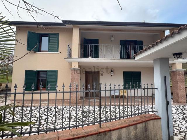 Case e ville in vendita di 206 m² in Contrada Montedoro