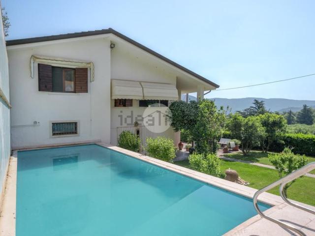 Case e ville in vendita di 206 m² in Località Coletto, 16