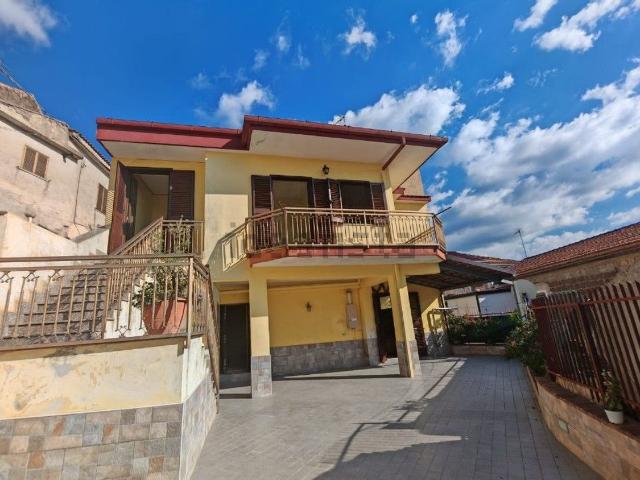 Case e ville in vendita di 206 m² in Piazza Bronzetti, 9