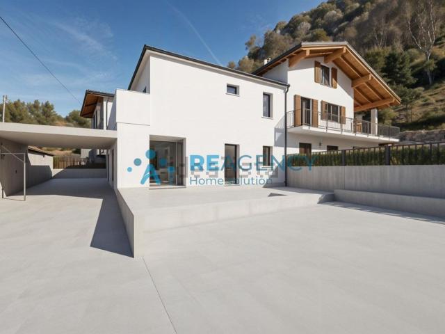 Case e ville in vendita di 207 m² in Via C. del Prete