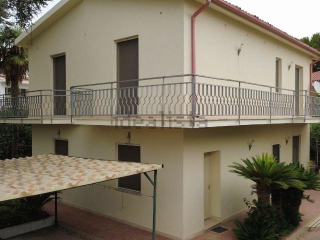Case e ville in vendita di 207 m² in Via Arianna