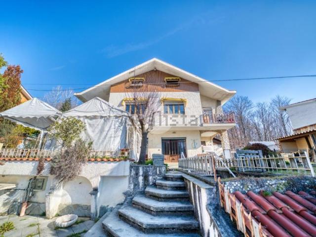 Case e ville in vendita di 207 m² in Via Giorcelli Noe&apos , 6