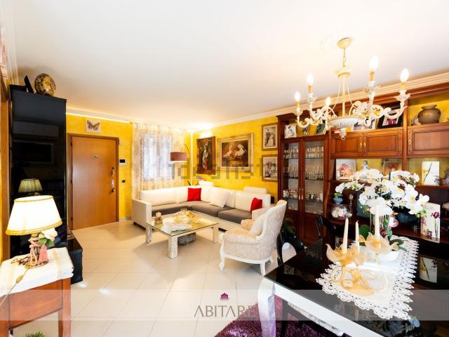 Case e ville in vendita di 207 m² in Via della Resistenza, 2