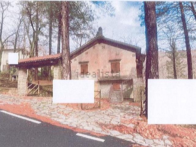 Case e ville in vendita di 207 m² in Via della Vetta