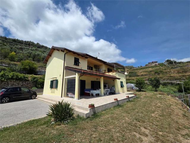 Case e ville in vendita di 207 m² in Via San Bernardo