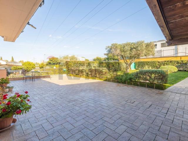 Case e ville in vendita di 207 m² in Via Poggio Fiorito, 2
