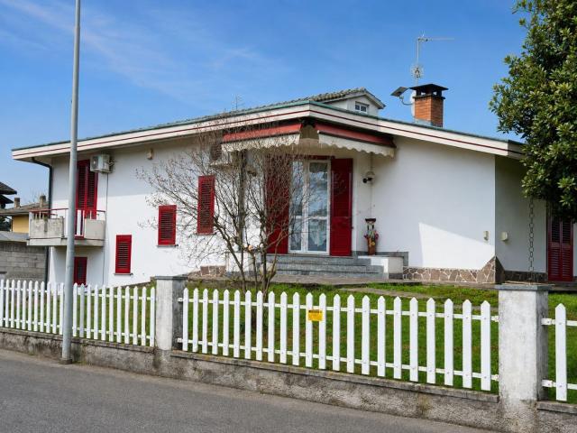 Case e ville in vendita di 207 m² in Via Primo Maggio