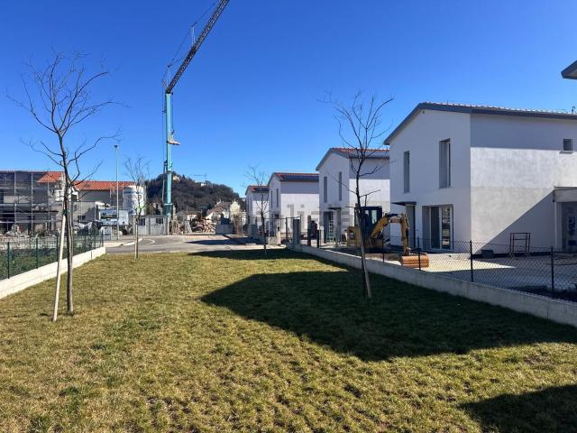 Case e ville in vendita di 207 m² in Via Thomas Edison