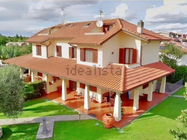 Case e ville in vendita di 207 m² in Piazza Fratelli Rosselli