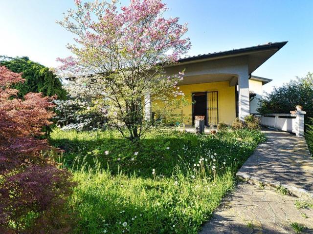 Case e ville in vendita di 208 m² in Via Alessandro Manzoni, 9