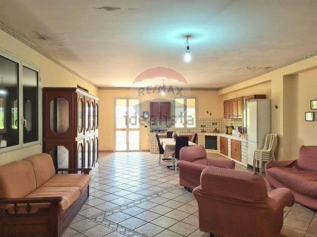 Case e ville in vendita di 208 m² in Via Gela