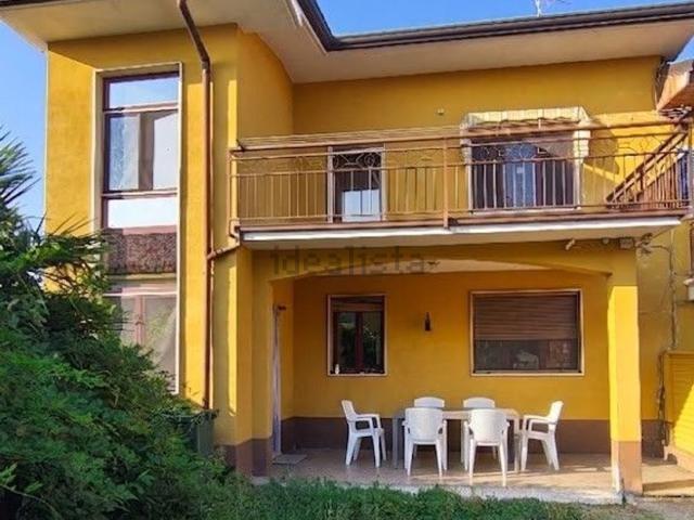 Case e ville in vendita di 208 m² in Via Giacomo Matteotti