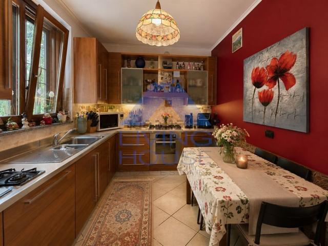 Case e ville in vendita di 208 m² in Via Donatori del Sangue, 17