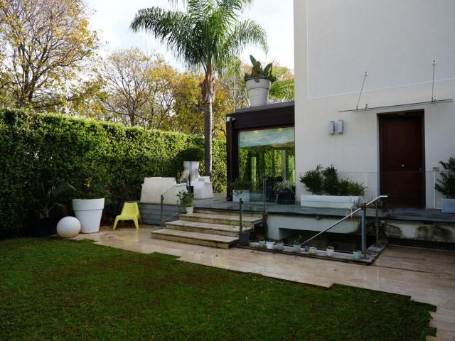 Case e ville in vendita di 208 m² in Via del Glicine, 11