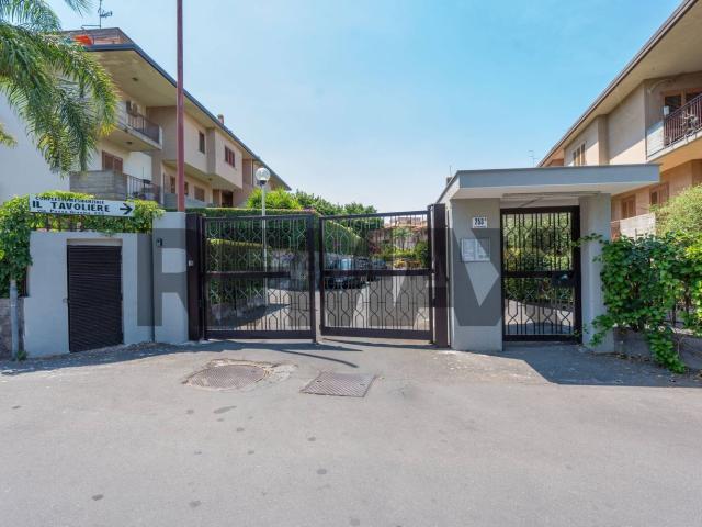 Case e ville in vendita di 208 m² in Via Passo Gravina, 253