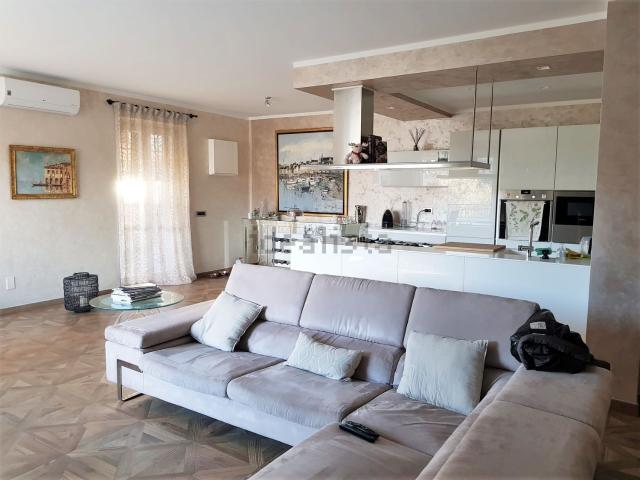 Case e ville in vendita di 208 m² in Via praglione