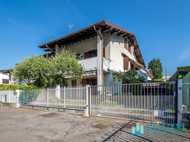 Case e ville in vendita di 208 m² in Via Valtellina