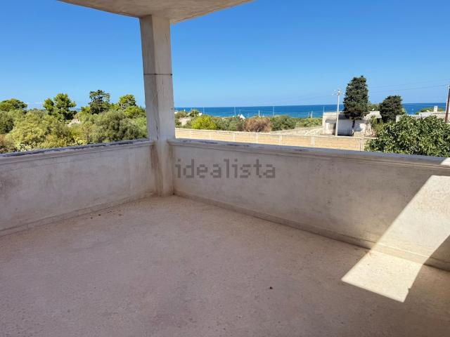 Case e ville in vendita di 208 m² in Strada Comunale Litoranea per Cozze, 45