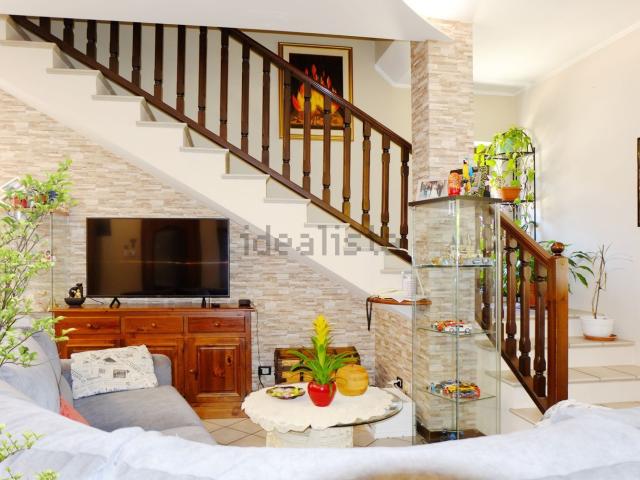 Case e ville in vendita di 209 m² in Via Cherasco