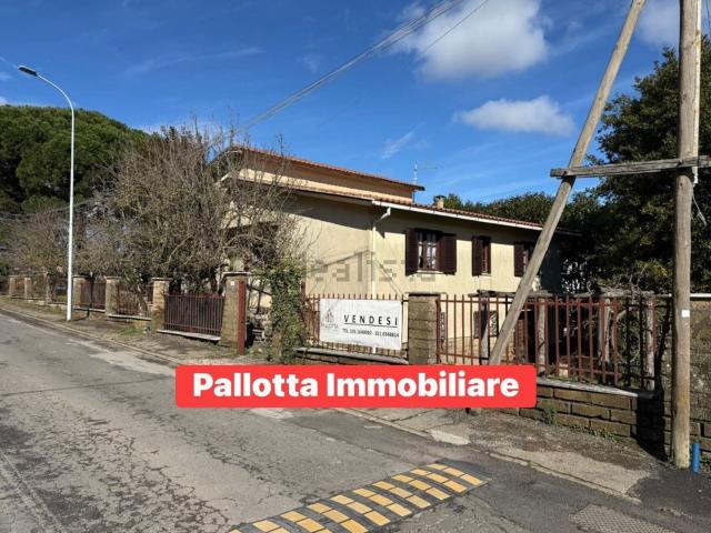 Case e ville in vendita di 209 m² in Via Aldo Moro