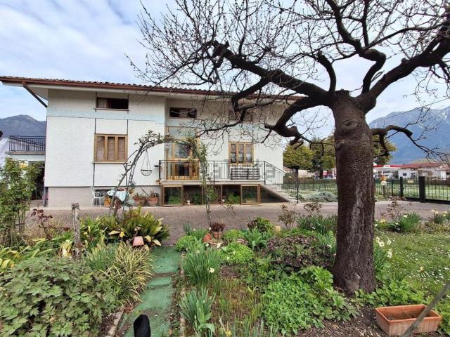 Case e ville in vendita di 209 m² in Via Taboga, 165