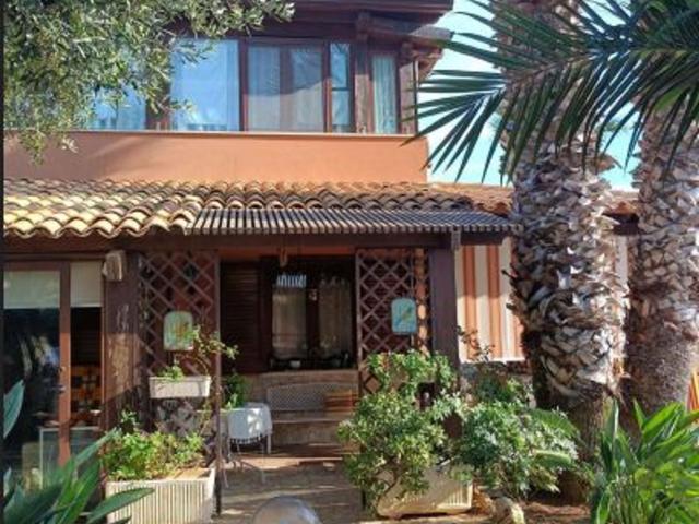 Case e ville in vendita di 209 m² in Contrada Berbaro, 390