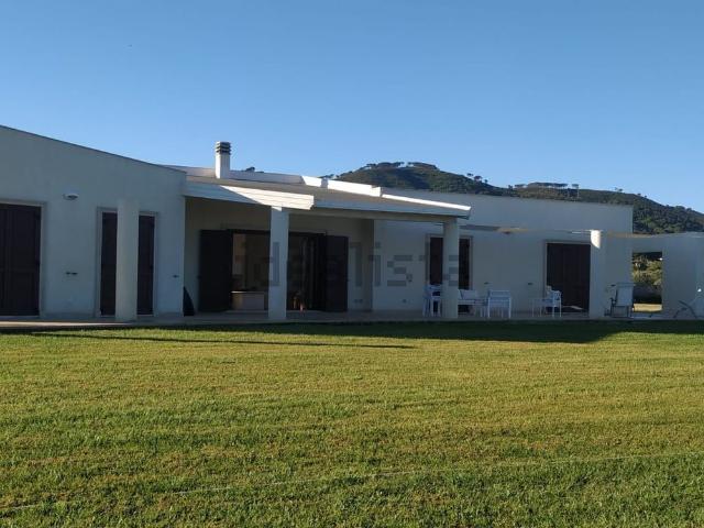 Case e ville in vendita di 209 m² in Strada Statale 113 diramazione