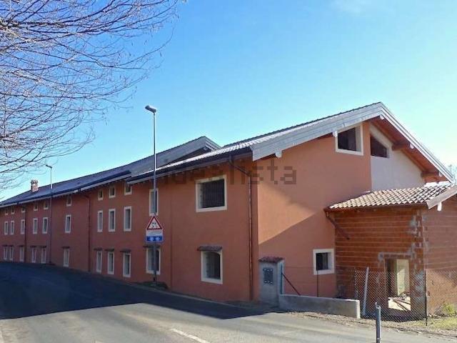 Case e ville in vendita di 2100 m²