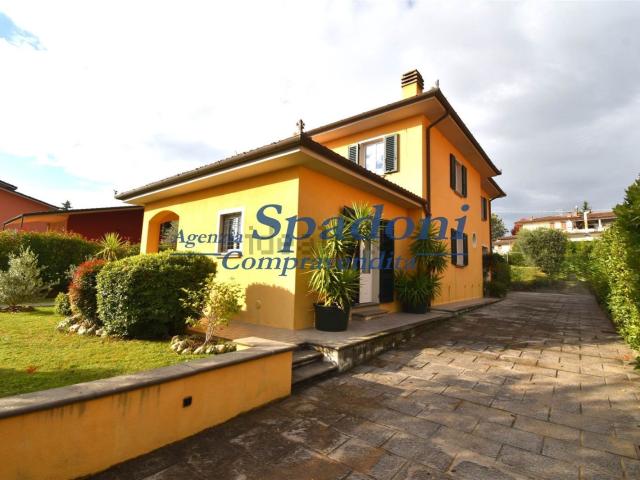 Case e ville in vendita di 210 m²