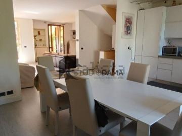 Case e ville in vendita di 210 m²
