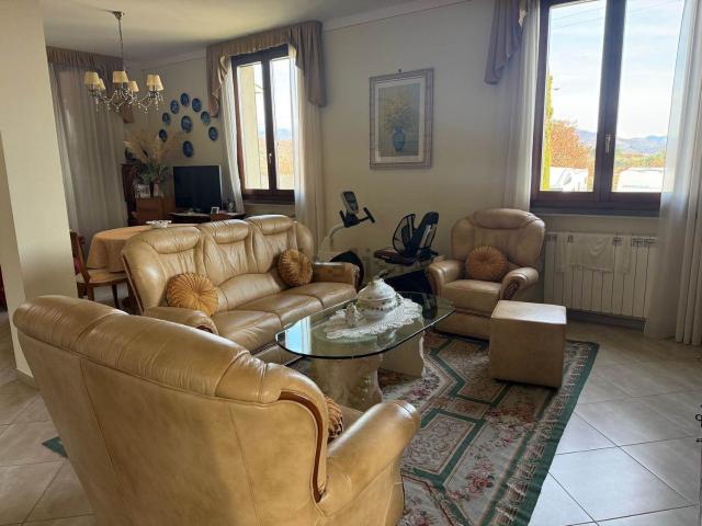 Case e ville in vendita di 210 m²