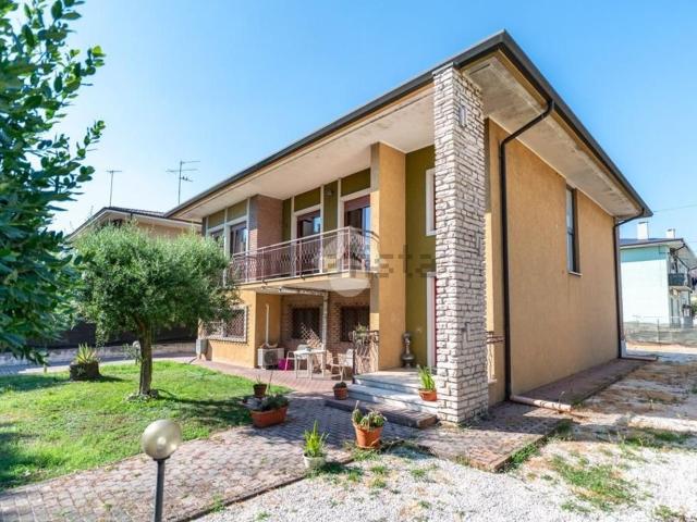 Case e ville in vendita di 210 m² in Via Don Fumano, 10