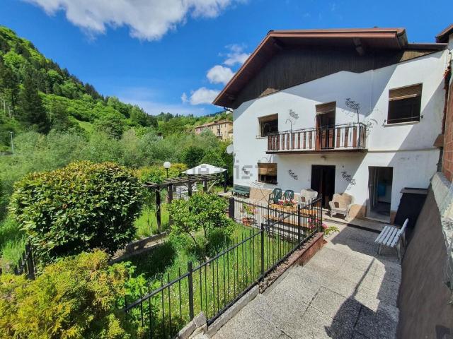 Case e ville in vendita di 210 m²