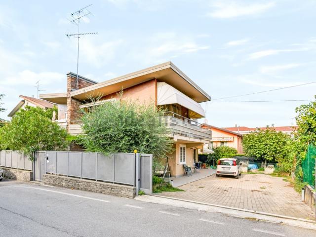 Case e ville in vendita di 210 m²