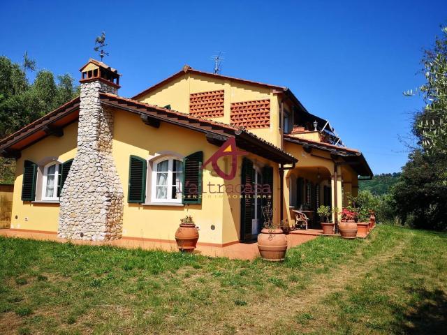 Case e ville in vendita di 210 m²