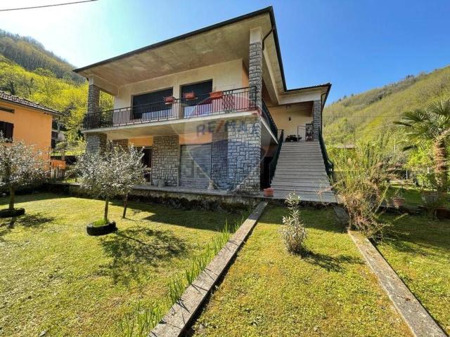 Case e ville in vendita di 210 m²