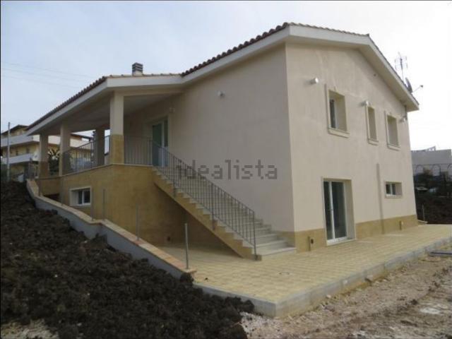 Case e ville in vendita di 210 m² in Traversa Serramendola