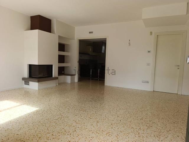 Case e ville in vendita di 210 m² in Via Caldonazzo