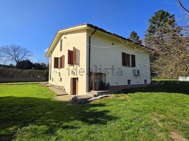 Case e ville in vendita di 210 m² in Via Chiesa, 1