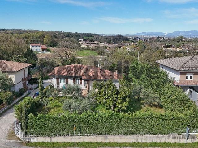 Case e ville in vendita di 210 m² in Via Circonvallazione, 50