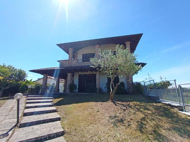 Case e ville in vendita di 210 m² in Via Crocifisso