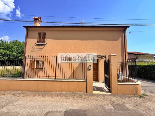 Case e ville in vendita di 210 m² in Via Arno